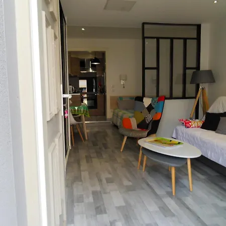 Le D' Emi Apartment *